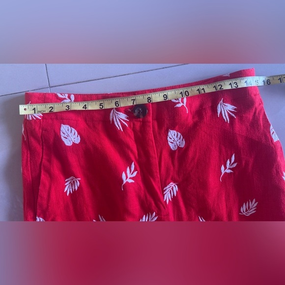 Ann Taylor Red Leaf Print Pants red and white capri size 4 wide legs - Picture 8 of 15